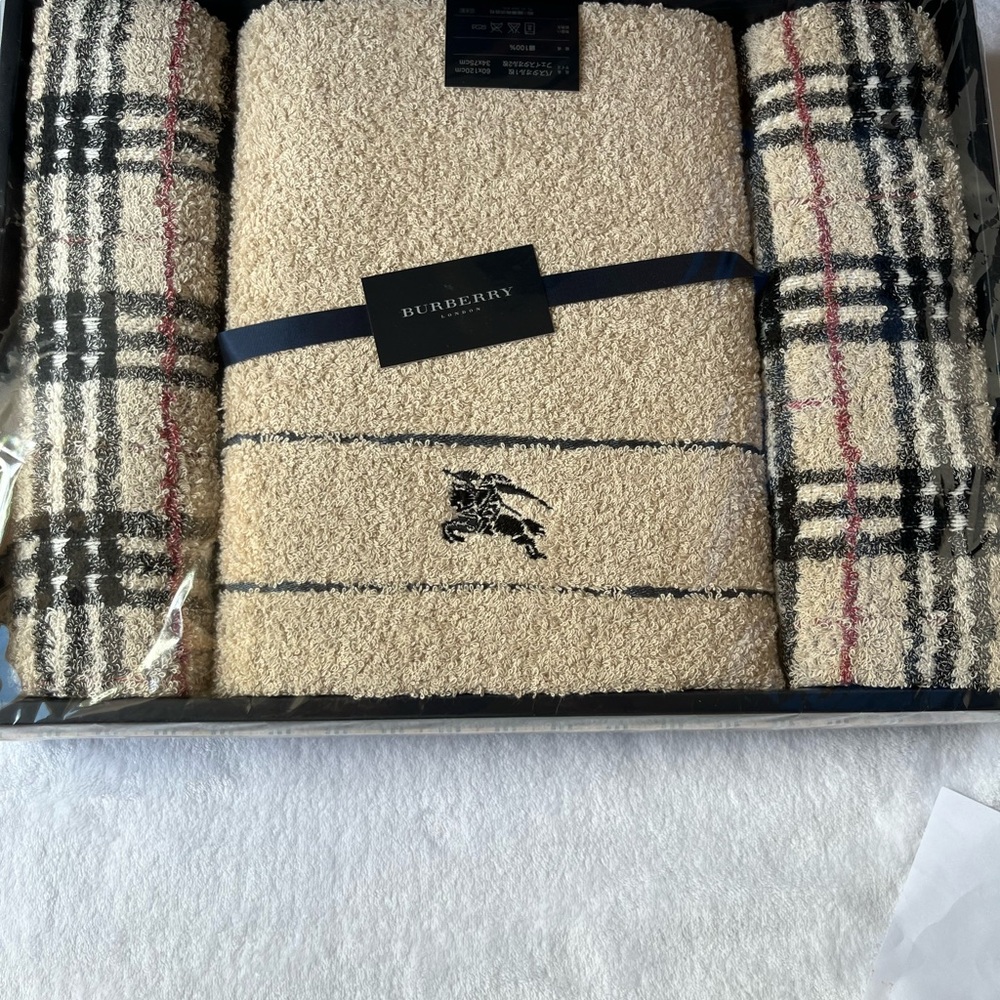 Burberry Bath Towel Set